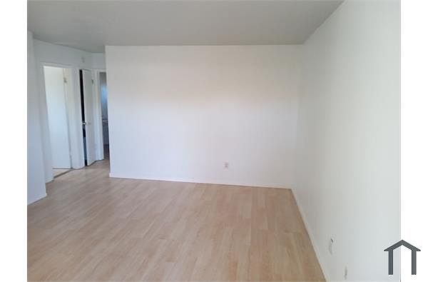429 E L St photo 4