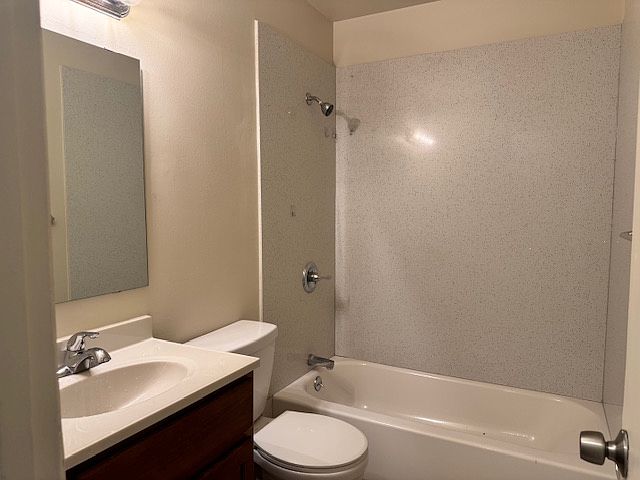 2422 21st Ave photo 4