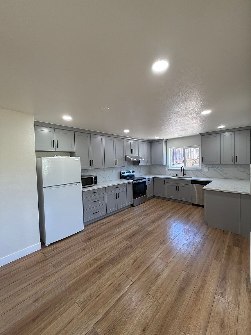 3BR/2BA Other on W 5th St · Morgan Hill photo 2