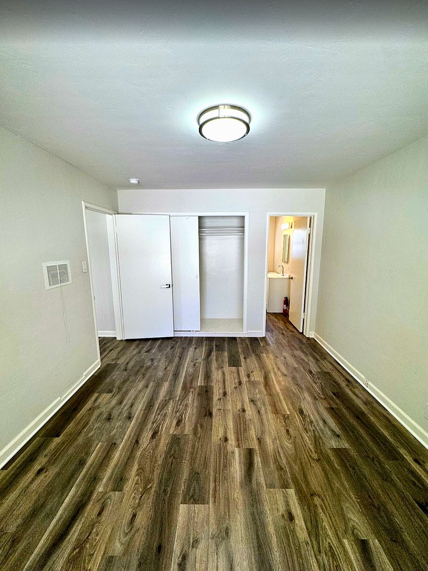 467 S Buena Vista Ave photo 5