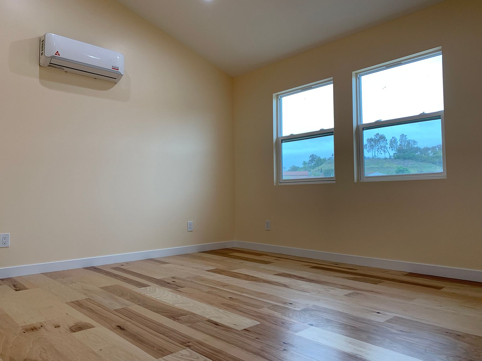 2018 Hanford Dr photo 4