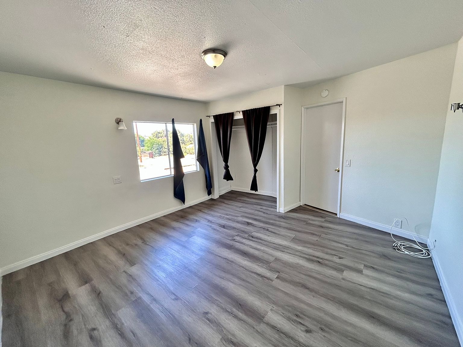 28057 Washington Ave photo 3