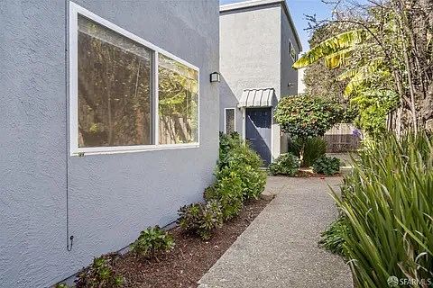 1649 Julia St photo 4