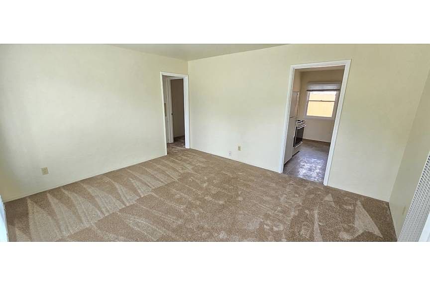 827 Diamond St photo 3