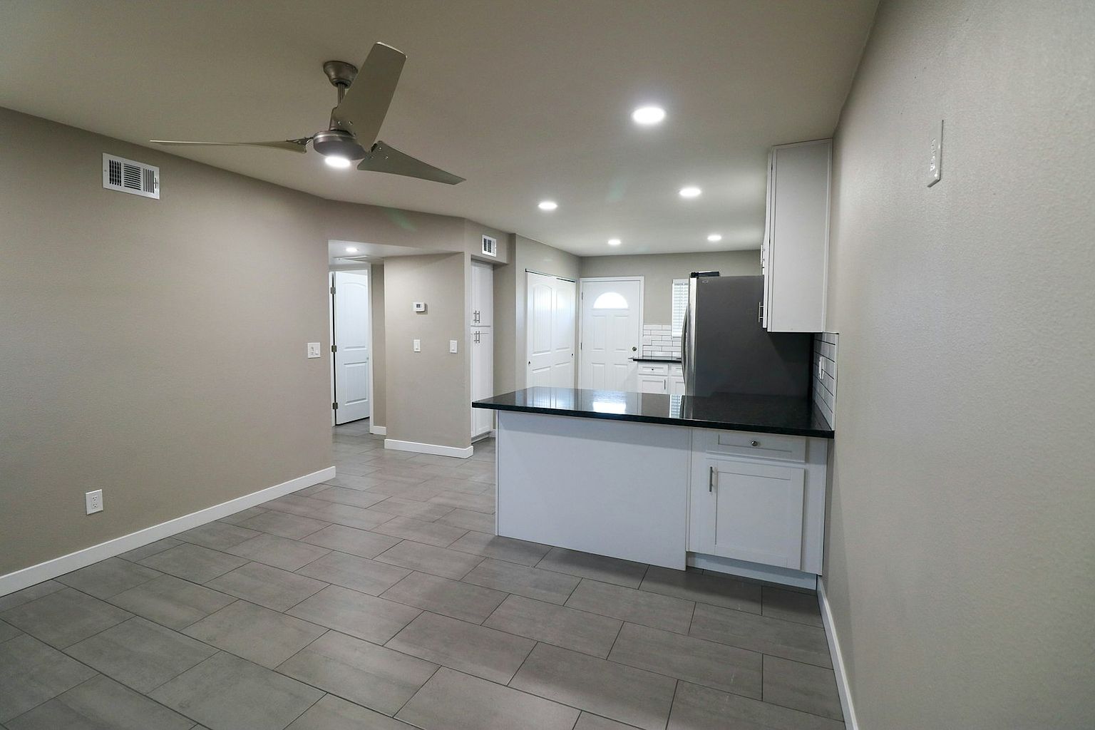 5 N Naco Way photo 3