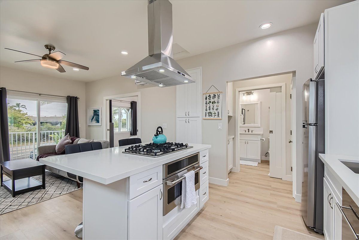 1650 Chatsworth Blvd photo 2