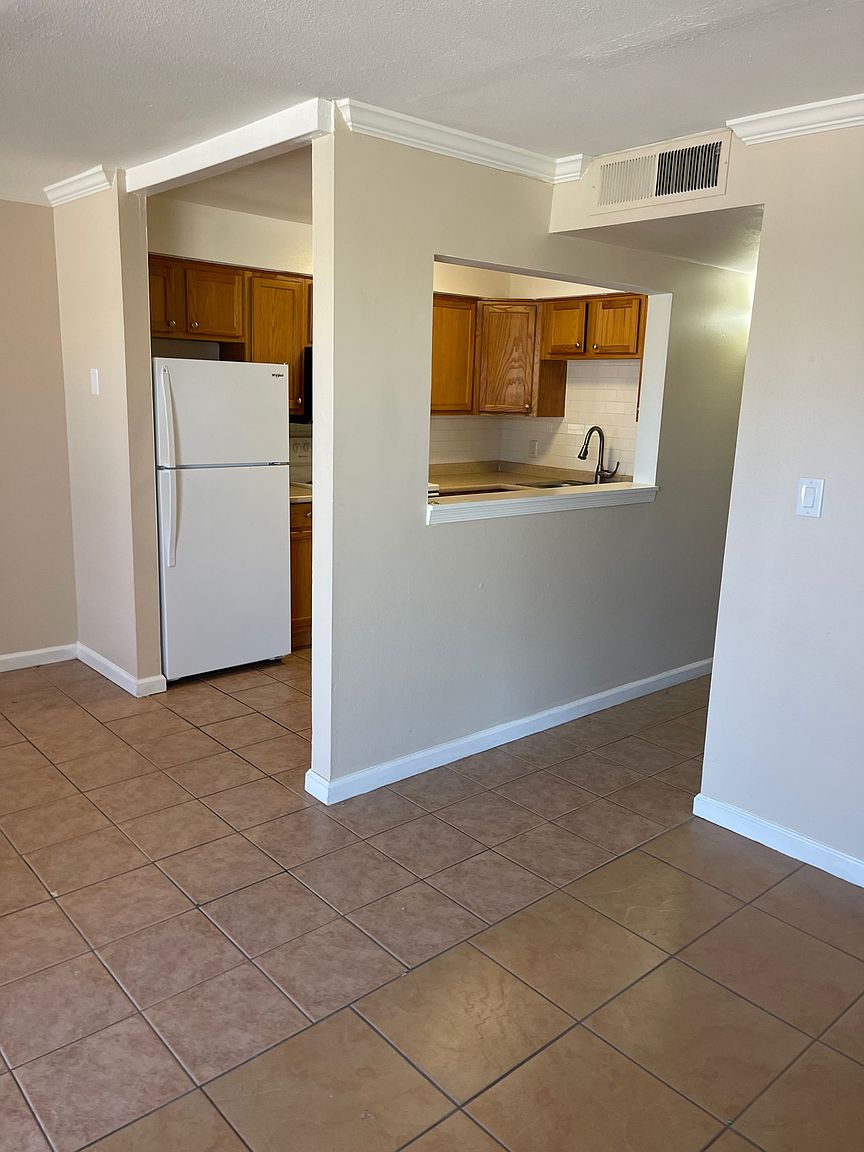 Lantana Village Apartments photo 3