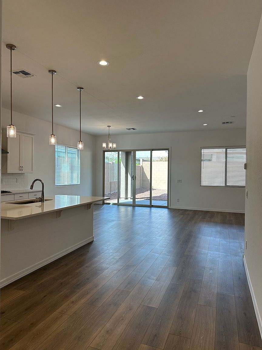 20114 W Montecito Ave photo 4