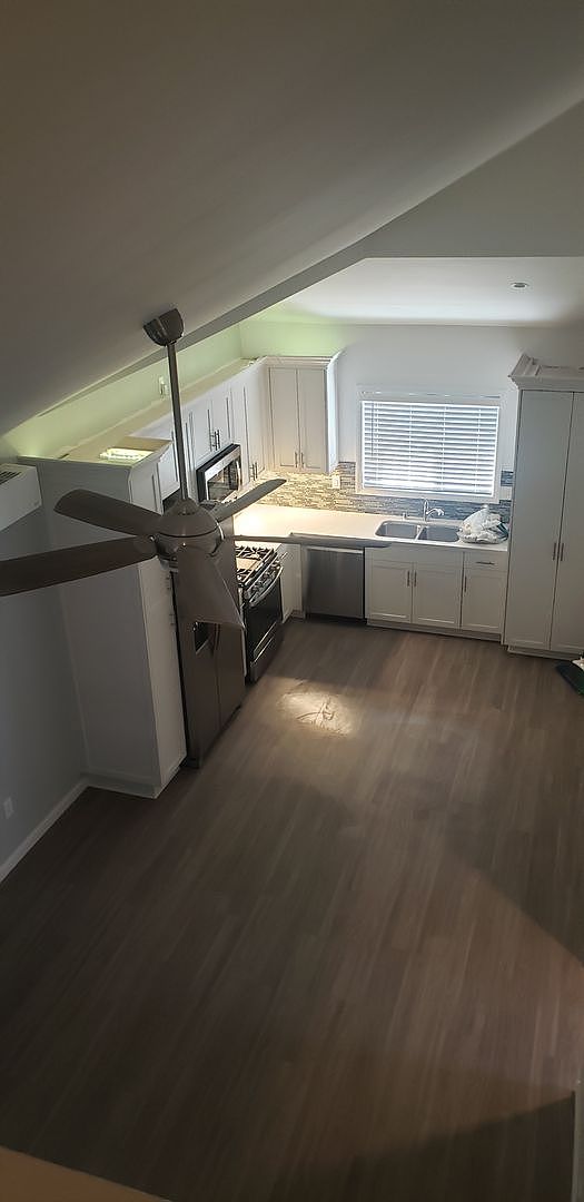 111 Robinson Ave photo 5