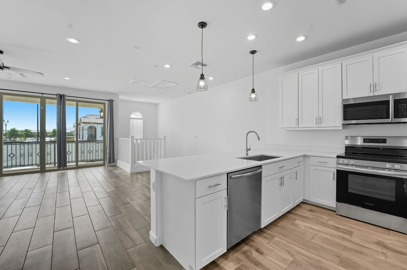 Like new Luxurious Modern townhome with 2 Master Suits in Warner Meadows! photo 3
