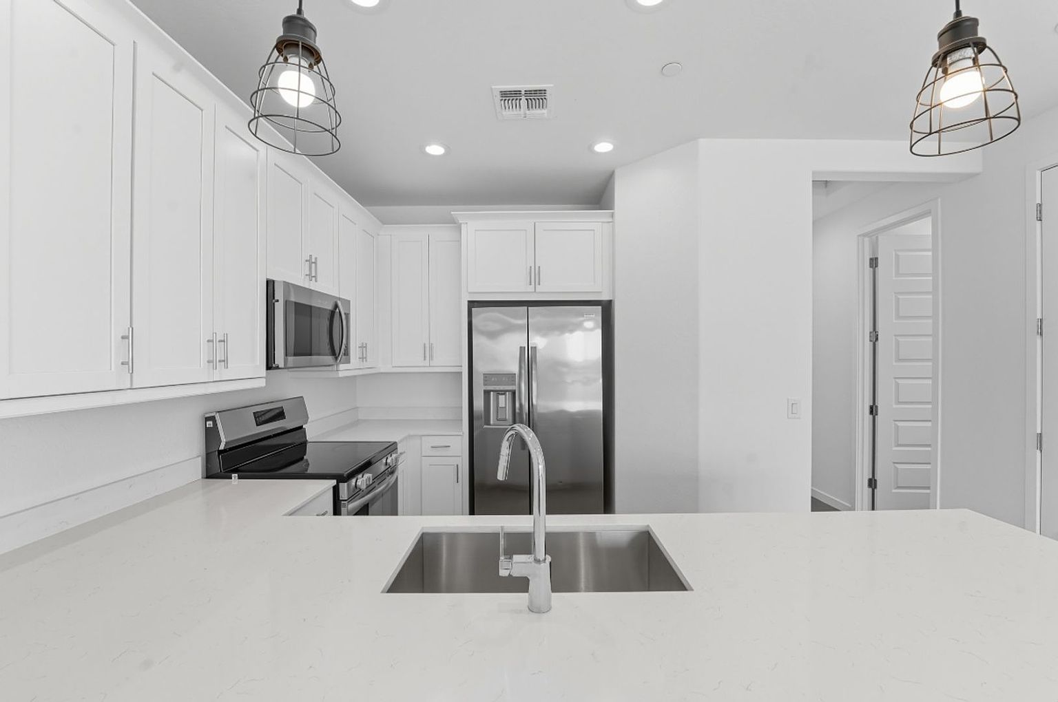 Like new Luxurious Modern townhome with 2 Master Suits in Warner Meadows! photo 2