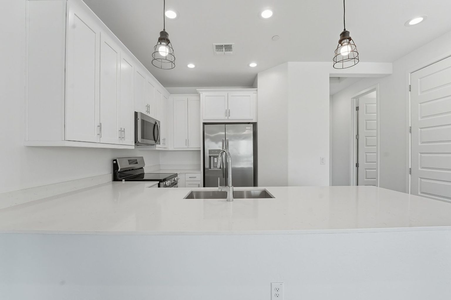 4063 E Amoroso Dr photo 3