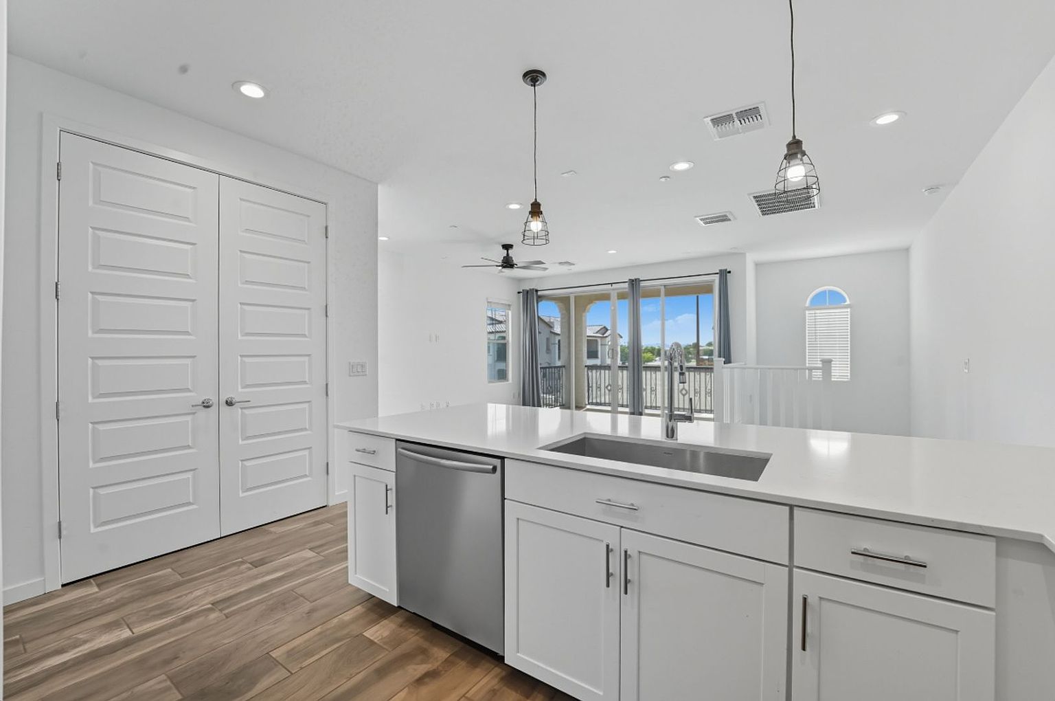 4063 E Amoroso Dr photo 5