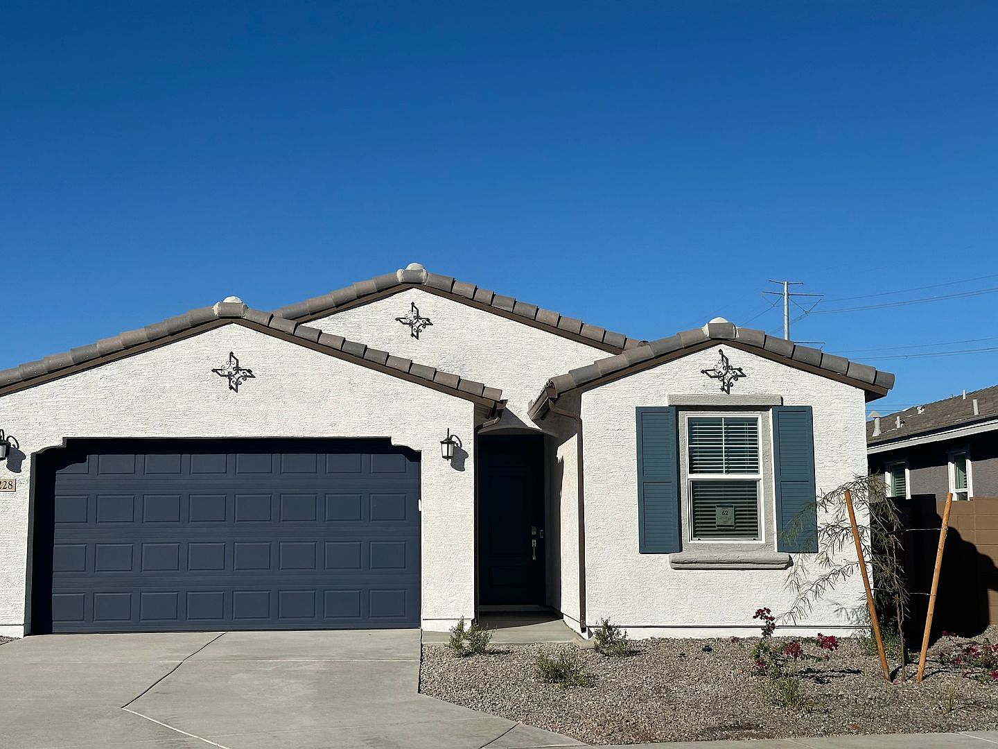 3228 W Morning Vista Ln Phoenix, AZ 85085 photo 2