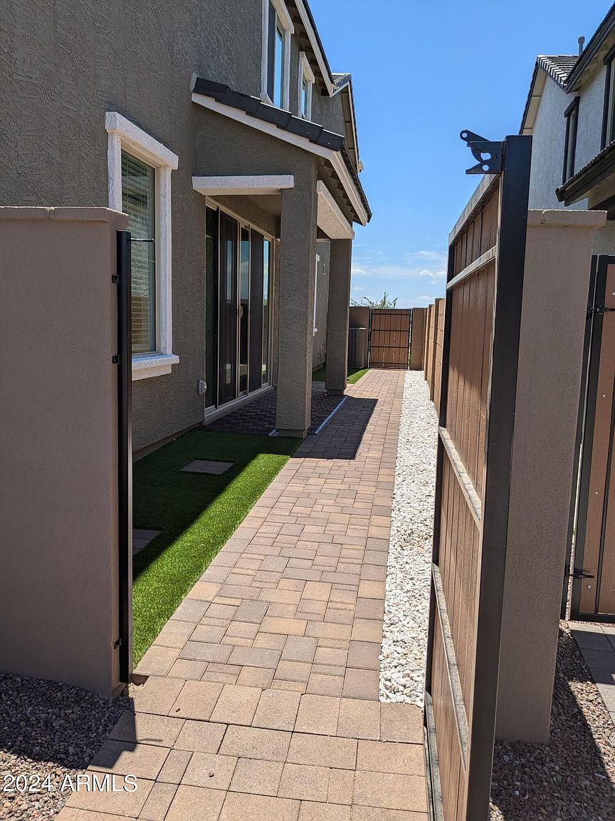 2207 W Paso Trl photo 3