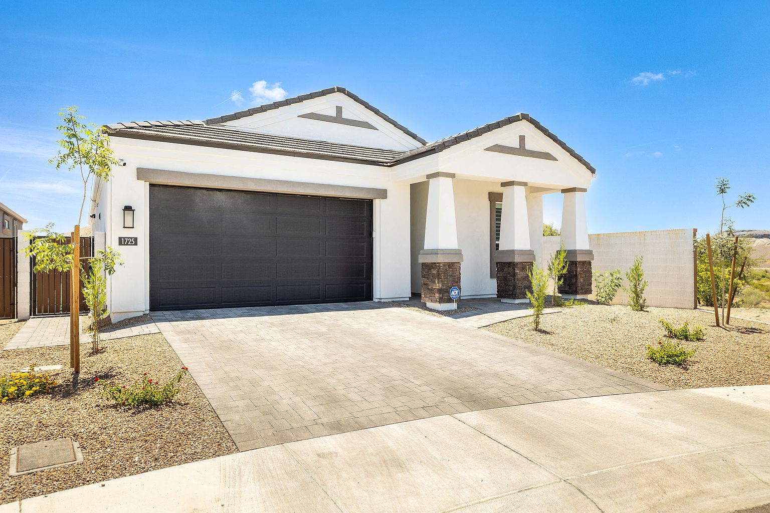 1725 E Questa Dr photo 3