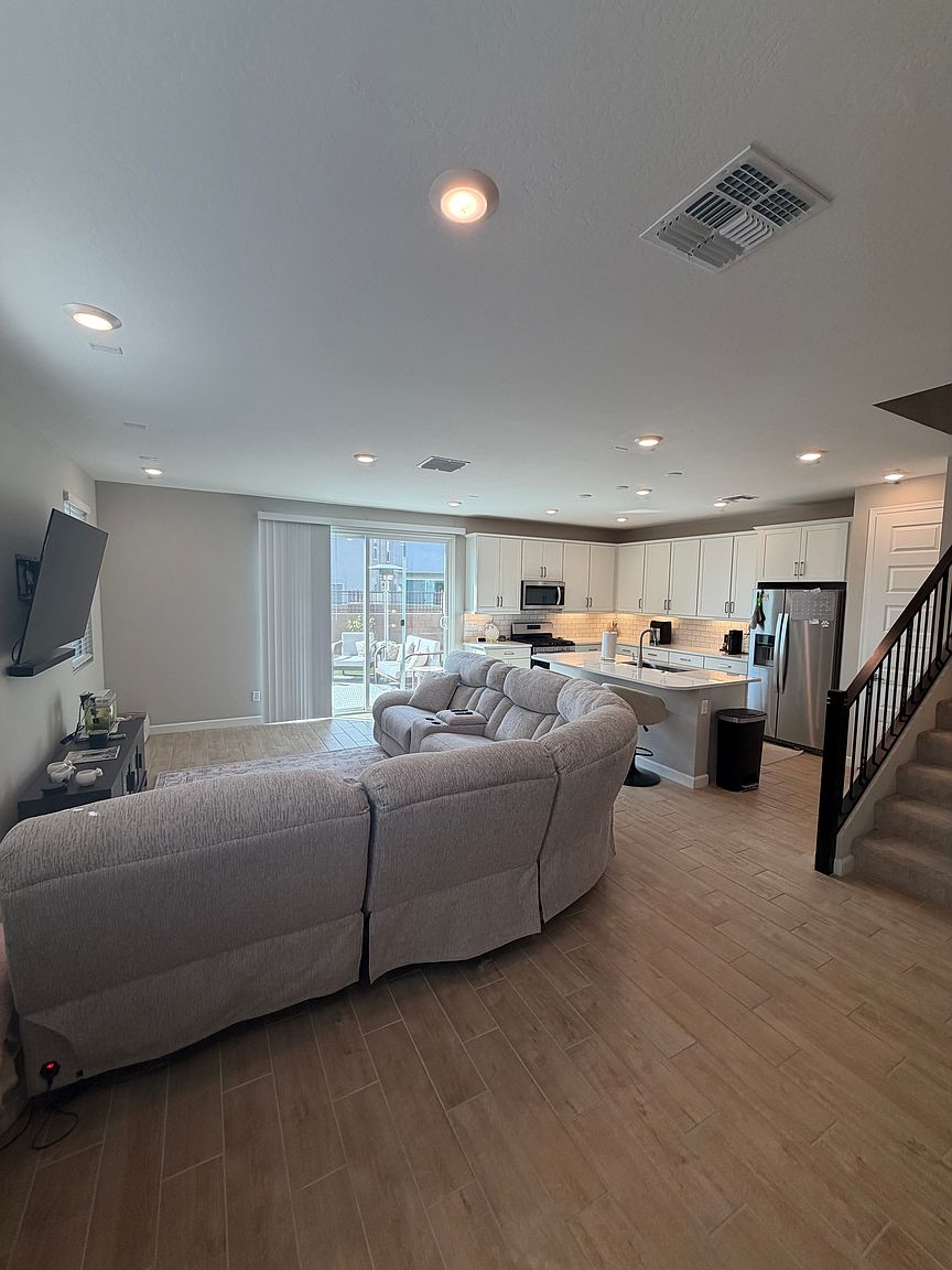 21082 N 58th Way photo 2