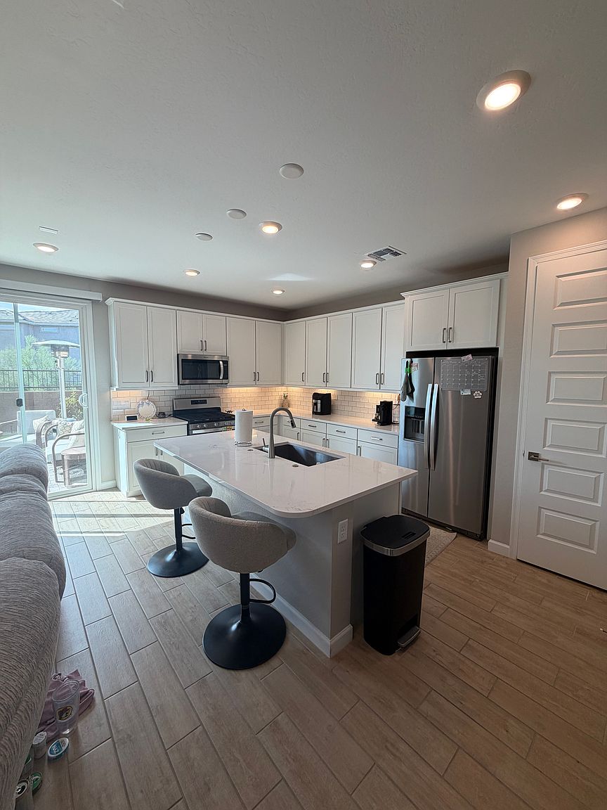 21082 N 58th Way photo 3