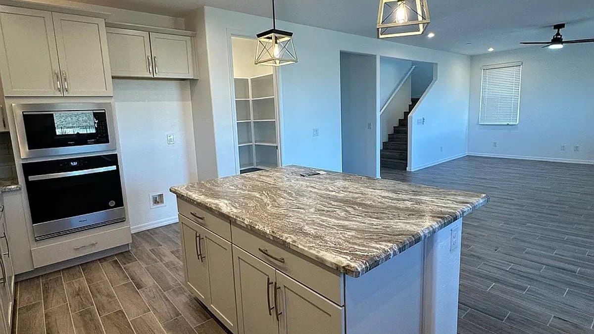 13426 W Eagle Feather Rd Peoria, AZ 85383 photo 3