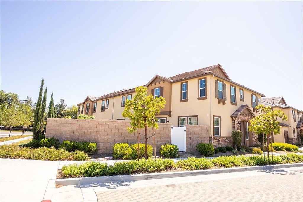 28228 Heirloom Dr photo 3