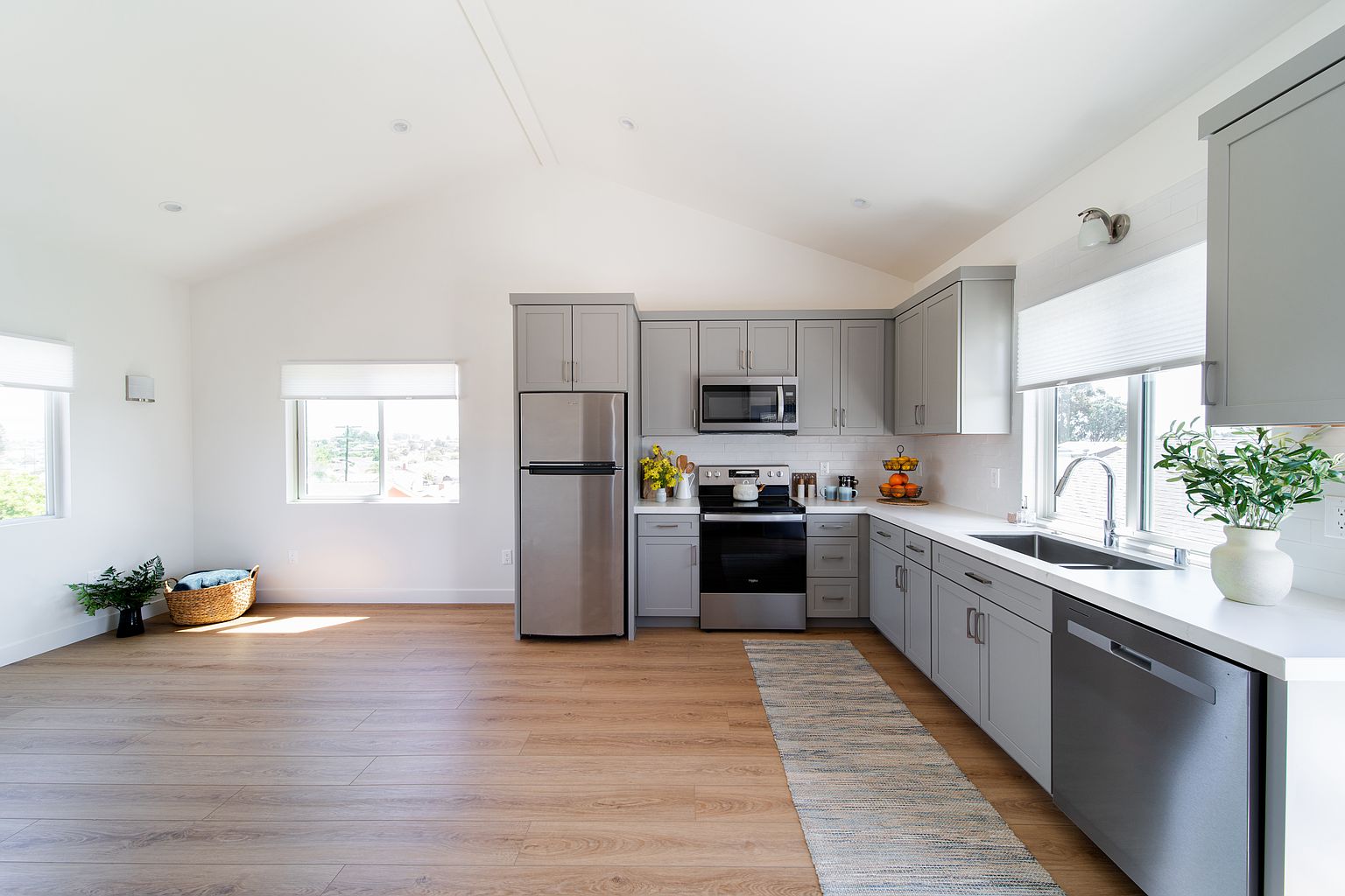 7410 Skyline Dr photo 2