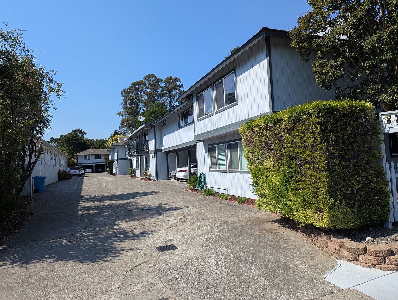 877 Sonoma Ave photo 3