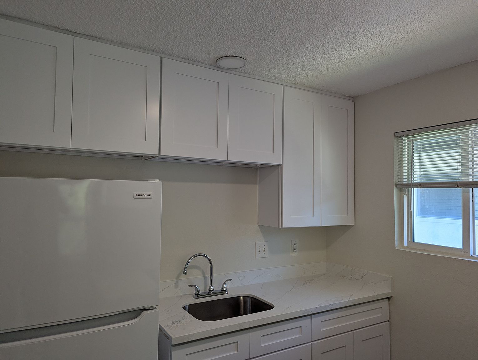877 Sonoma Ave photo 5