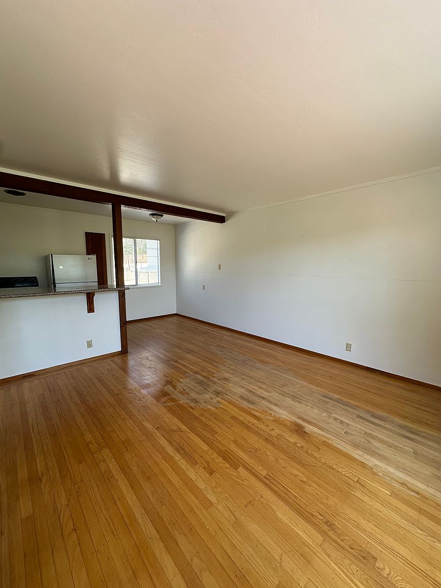 49 Valencia Ave photo 5