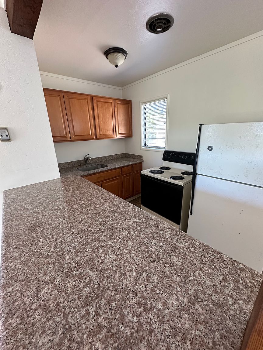 49 Valencia Ave photo 2