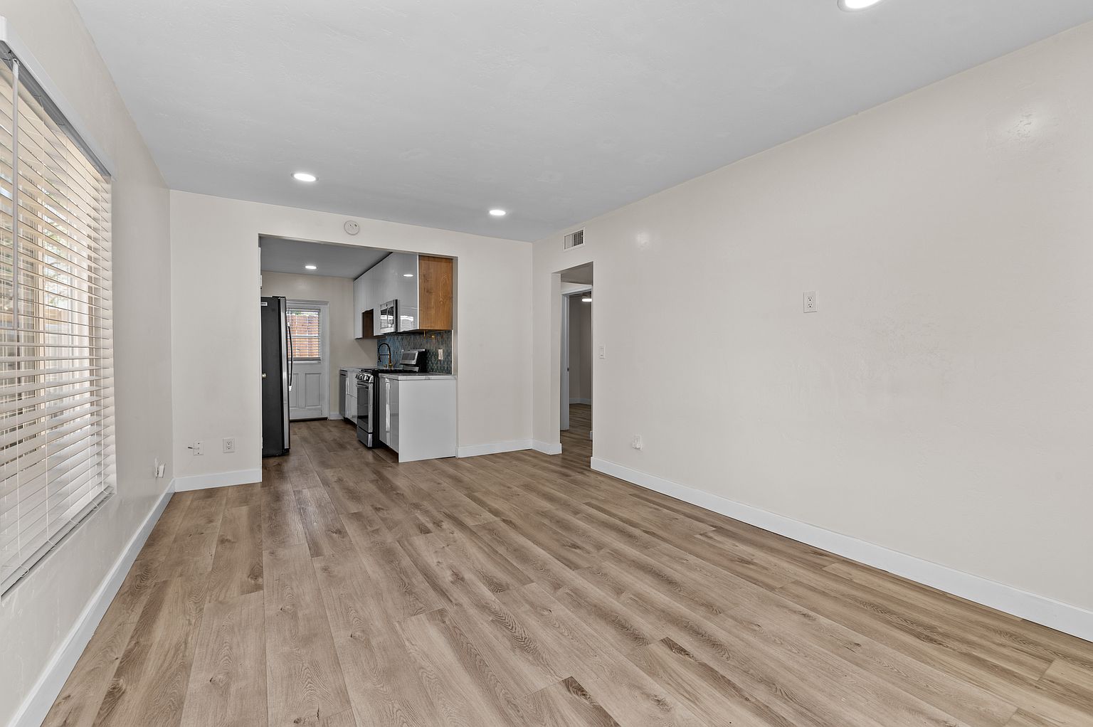 2918 Dickens St photo 4