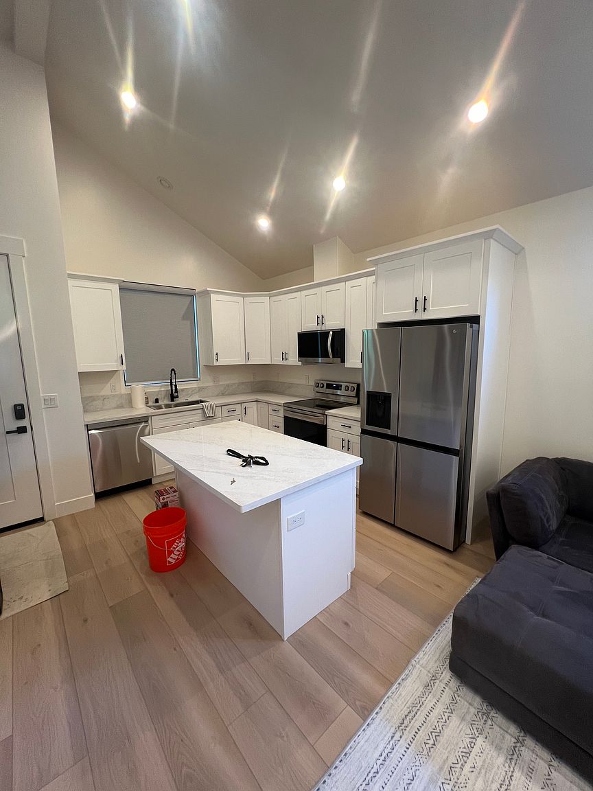 68 E Rincon Ave photo 3