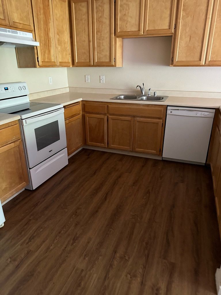 2010 Morlan Dr photo 4