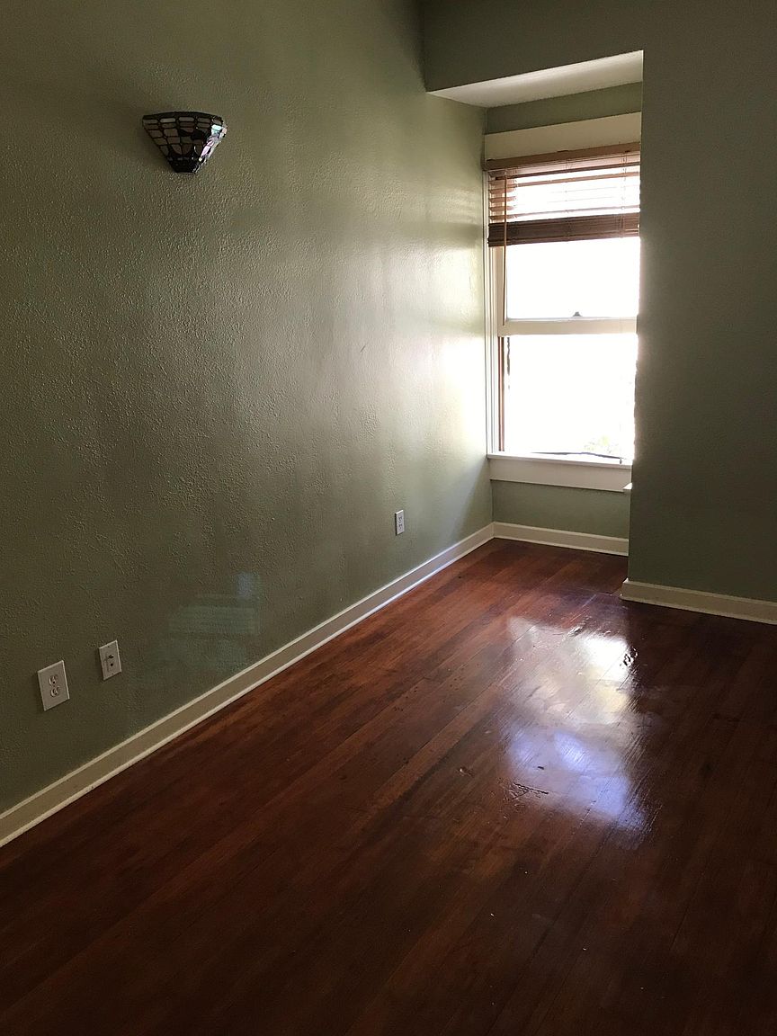 2401 E St photo 3