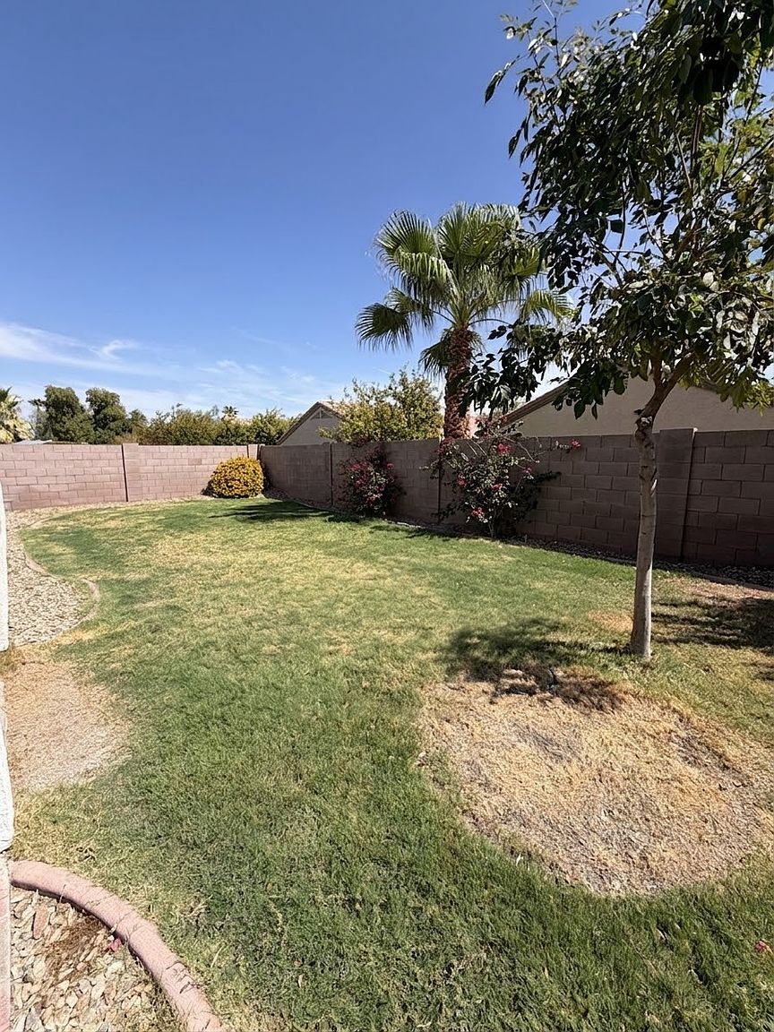 9163 W Deanna Dr photo 2