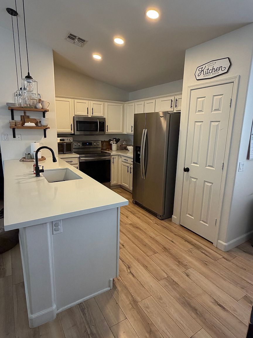 9163 W Deanna Dr photo 3