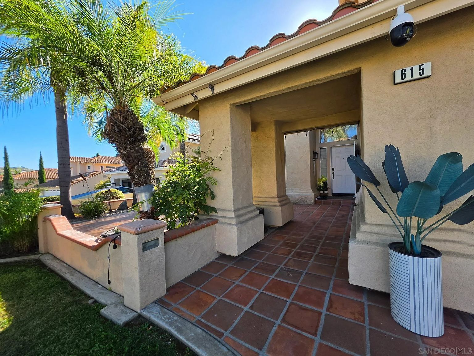 615 Dorinda Dr photo 2