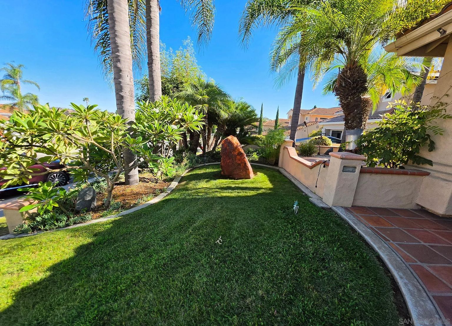 615 Dorinda Dr photo 3