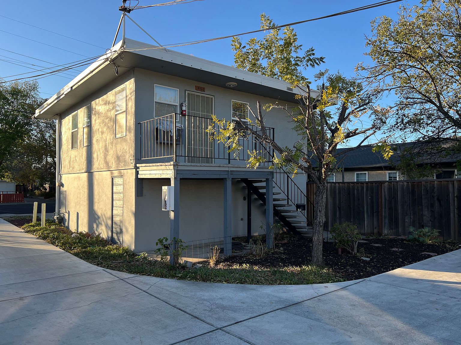 1656 3rd St photo 3