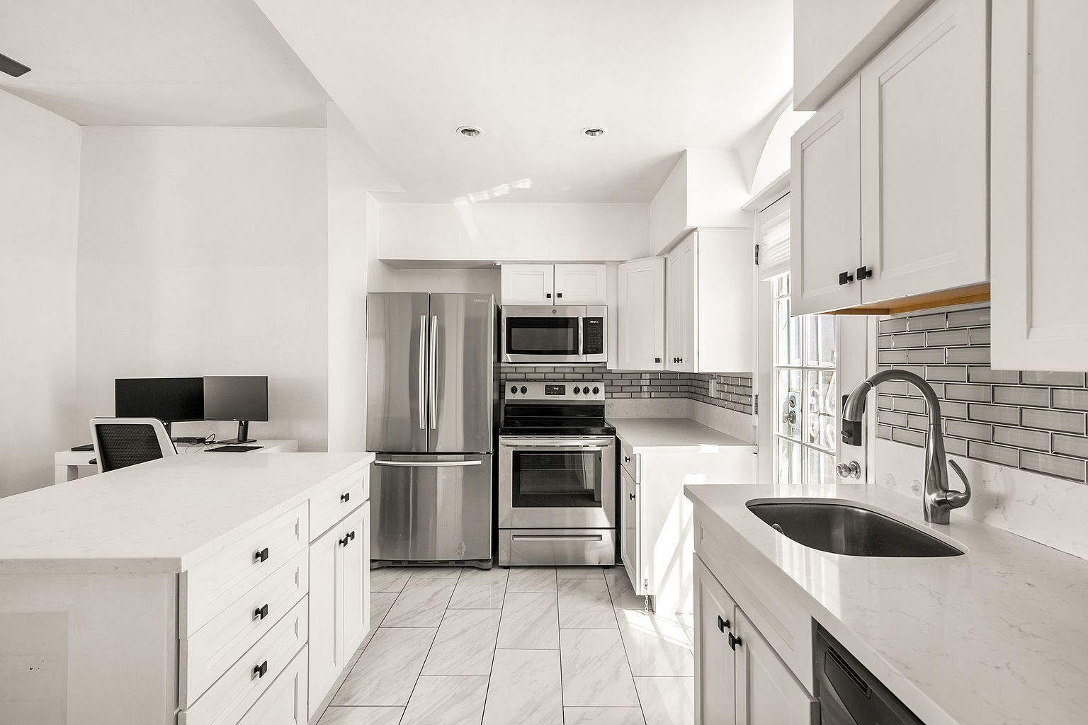 1295 Prospect St photo 5