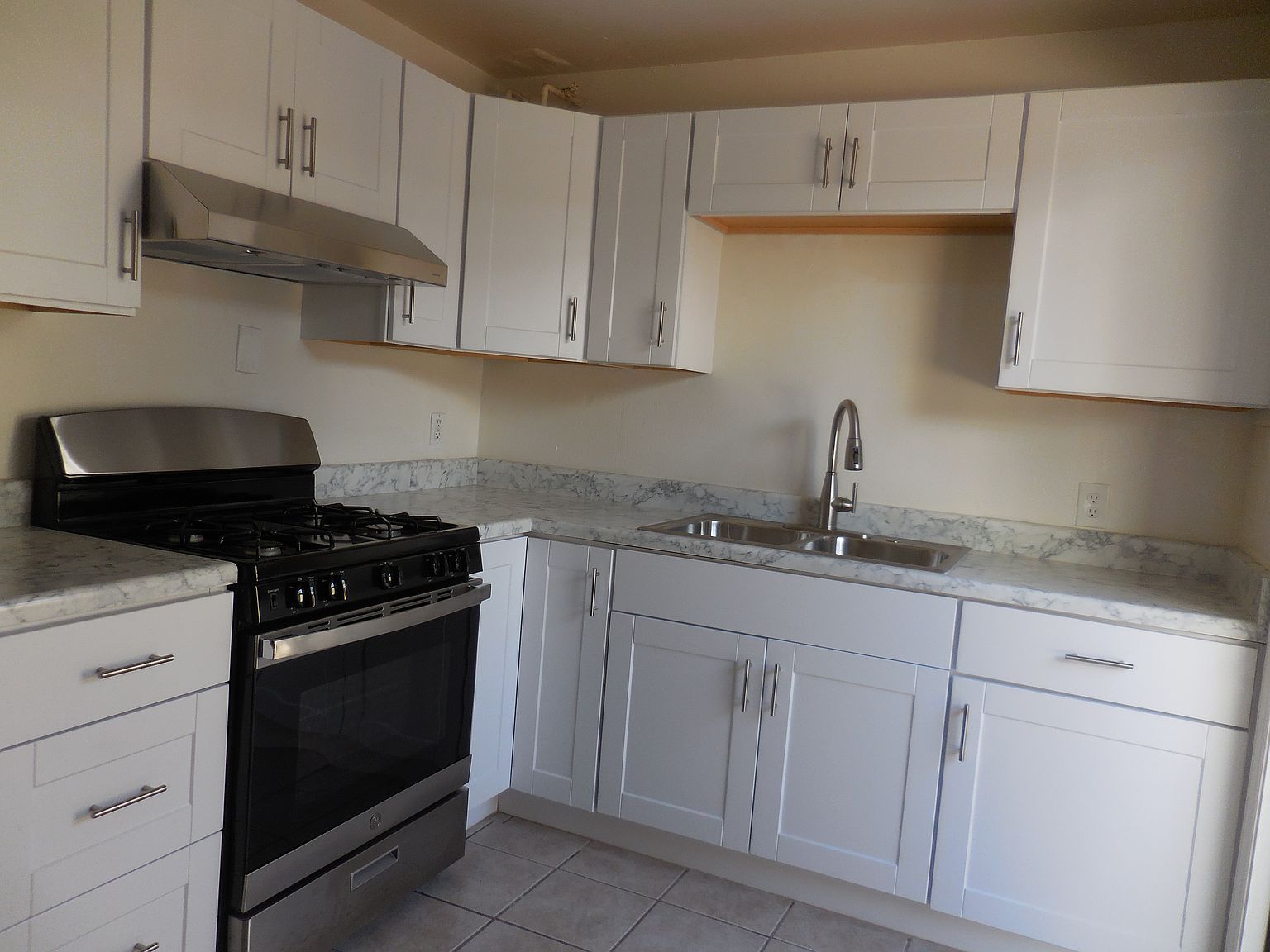 1212 E Spence Ave photo 2