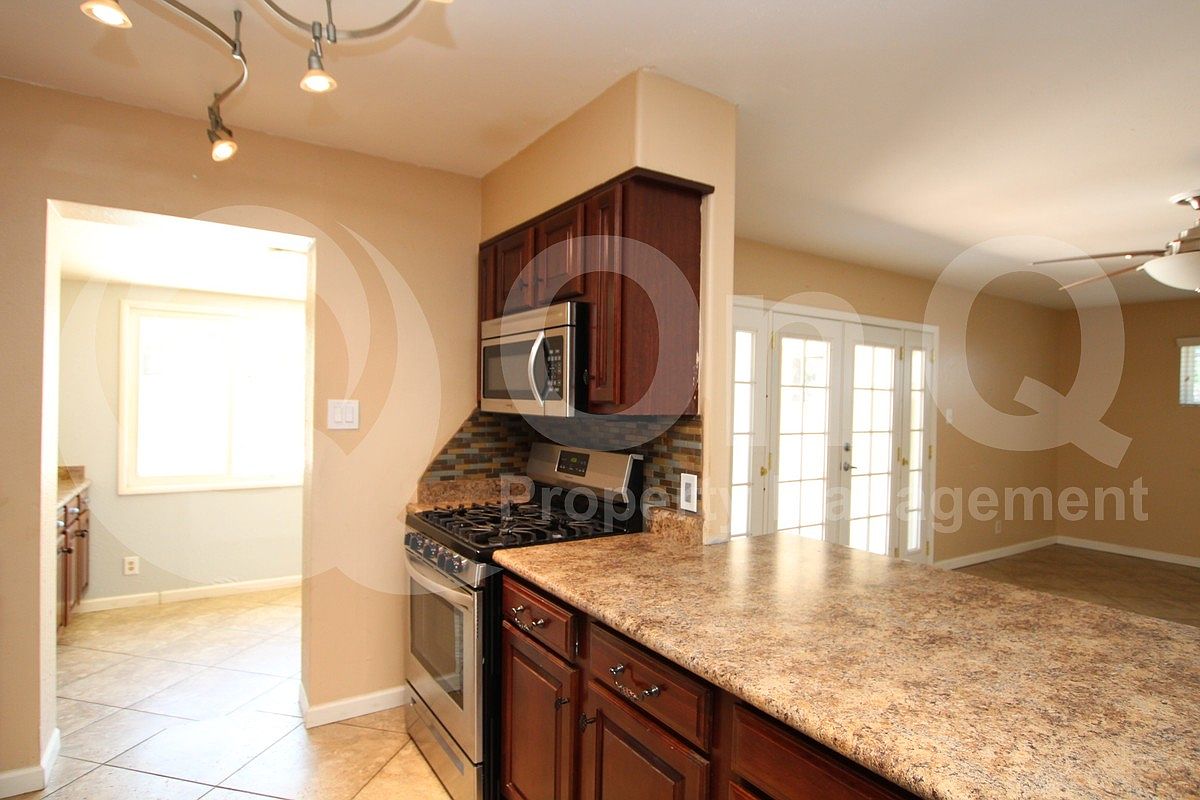 425 E Continental Dr photo 5