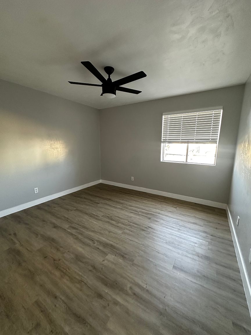 2721 E Marconi Ave photo 4