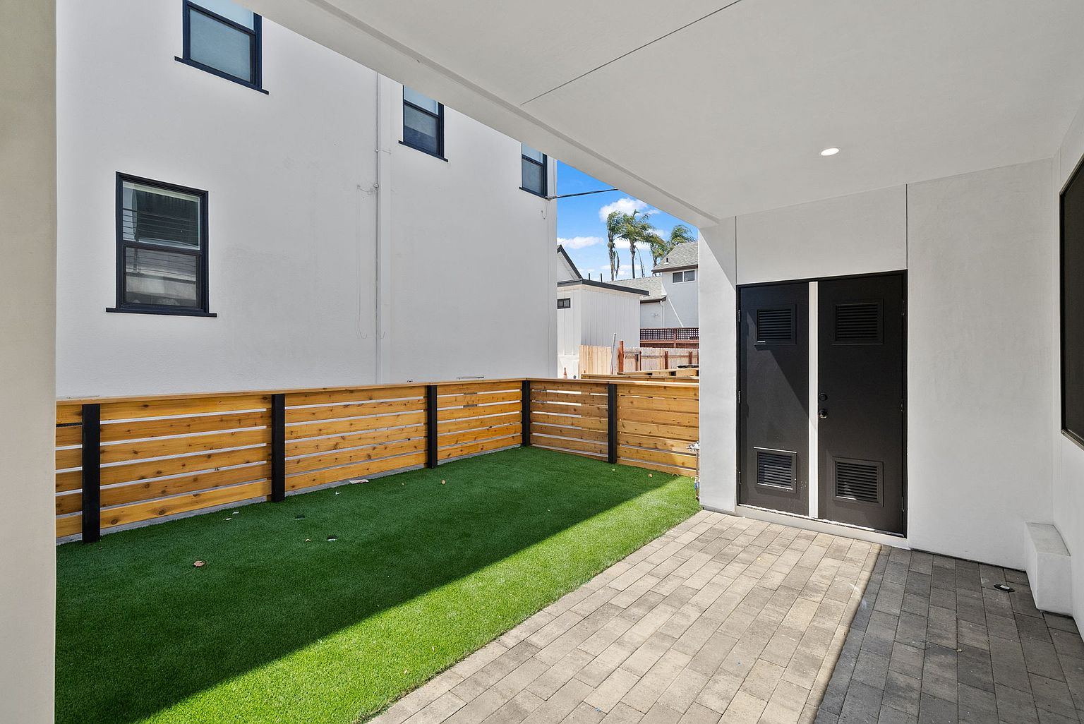 3355 Grim Ave photo 4