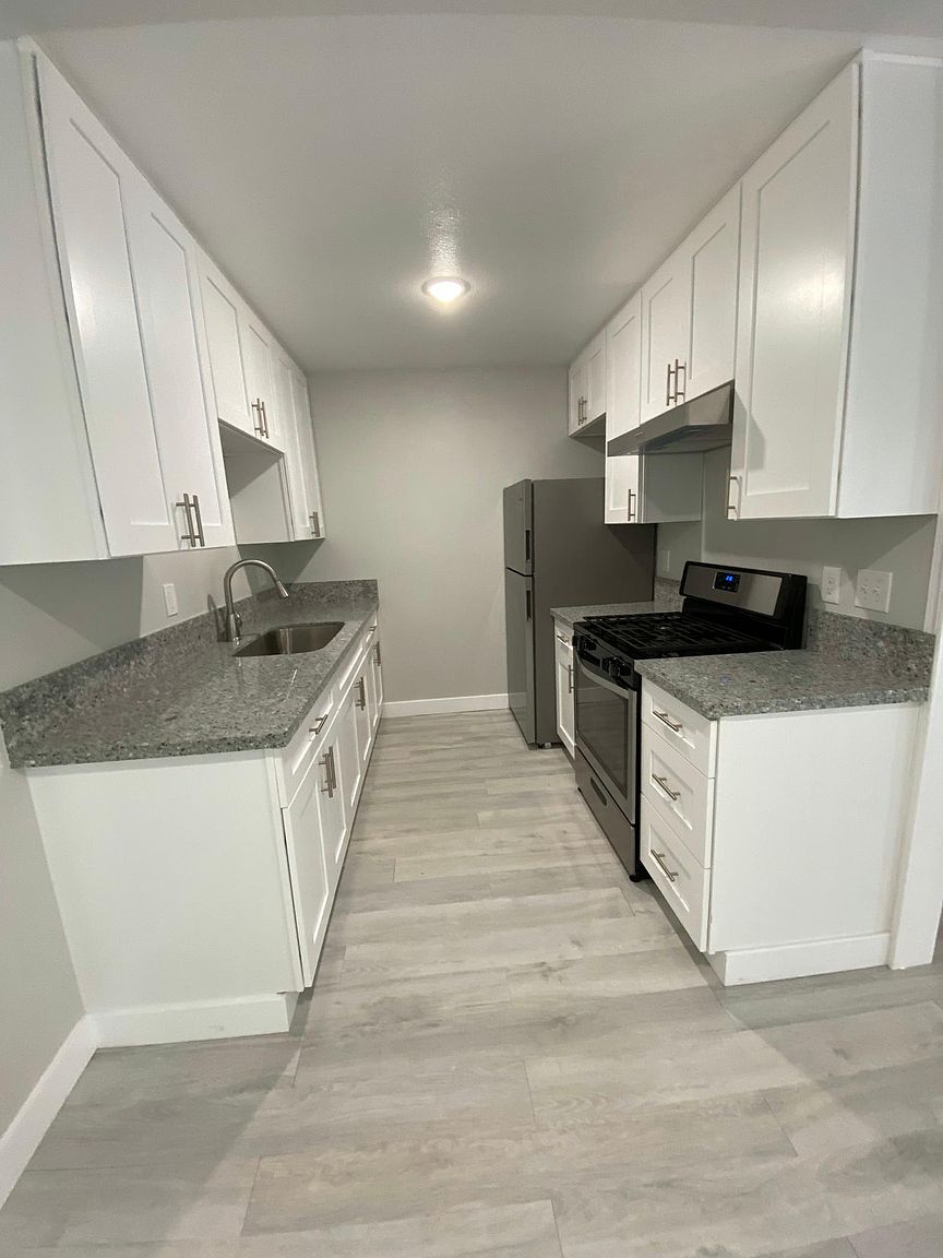 317 G St photo 5