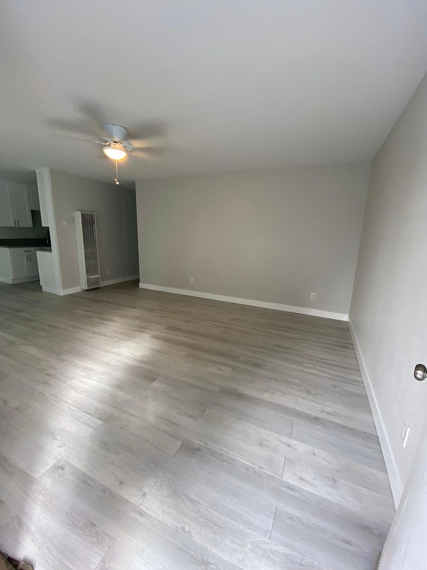 317 G St photo 2