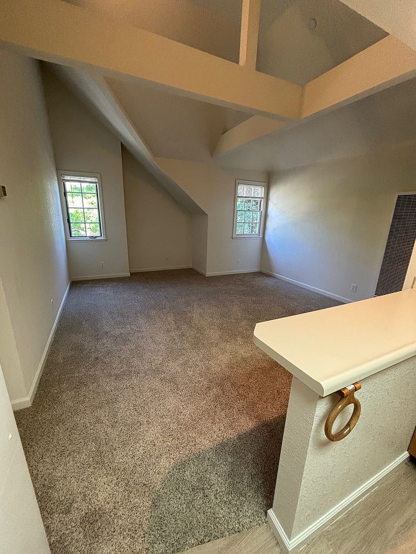 2063B Hoen Ave photo 2