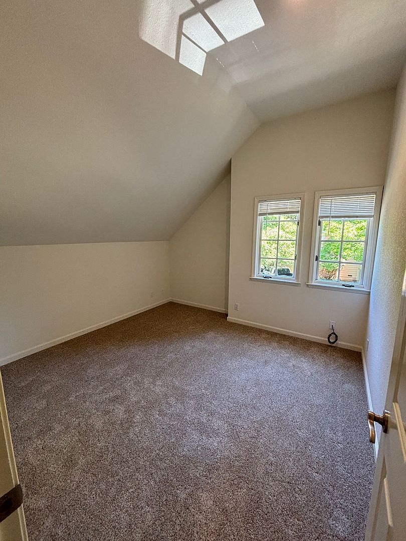 2063B Hoen Ave photo 4