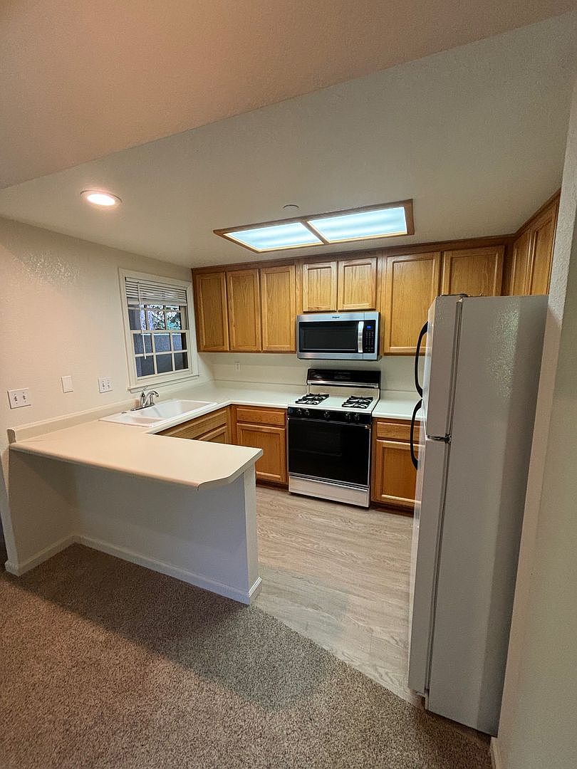2063B Hoen Ave photo 3