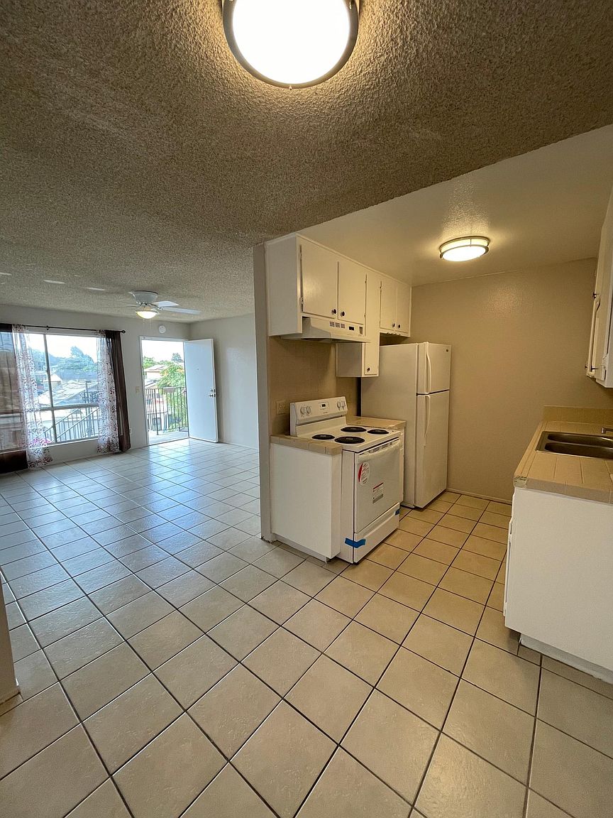 2004 D Ave photo 4