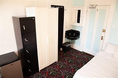 Uptown Residences LLC - 207B Double Upper Bunk w/ photo 4